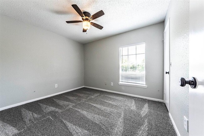 Building Photo - 3909 Spring Arbor Ct