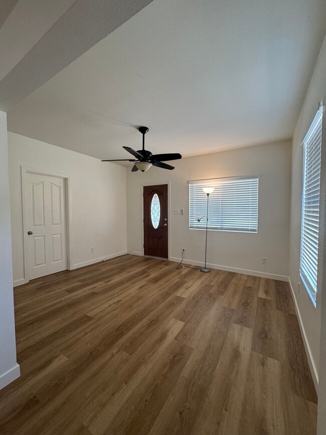 Building Photo - 40253 Johnston Ave