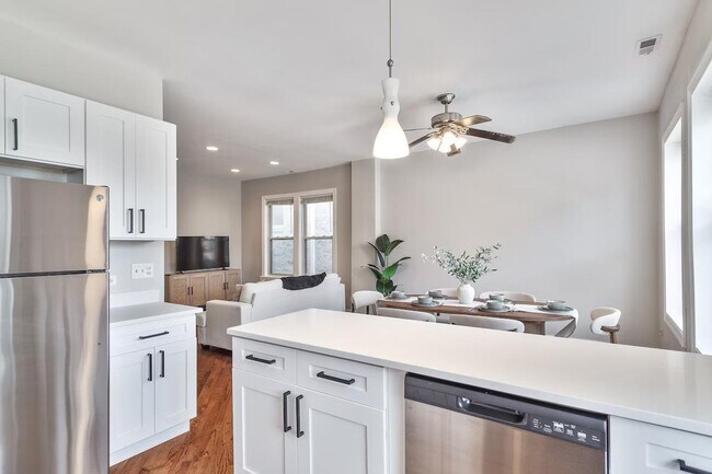 Building Photo - 2214 W Barry Ave