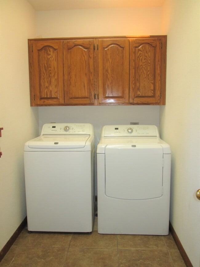 Building Photo - Unfurnished, 1-year long-term rental