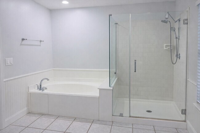 Building Photo - 16910 Country Bridge Rd