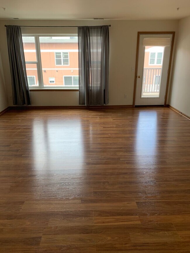 Building Photo - Gorgeous Harbor Park Condo downtown Kenosha!