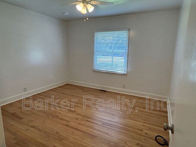 Building Photo - 5726 Fayetteville Rd