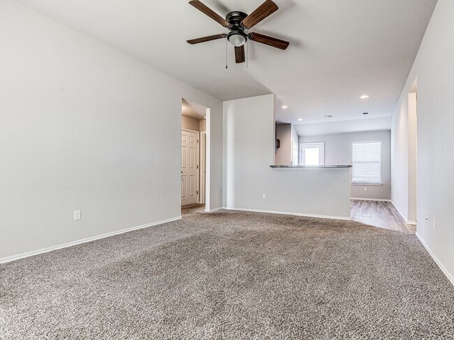 Building Photo - Cute home in Mustang schools + 3 bedrooms + 2 bathrooms