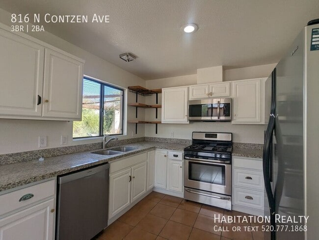 Building Photo - 816 N Contzen Ave