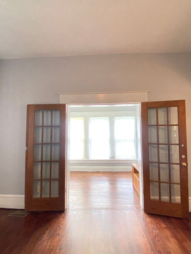 Building Photo - 9 Bed 5 Bath Historic Home - Commercial Use