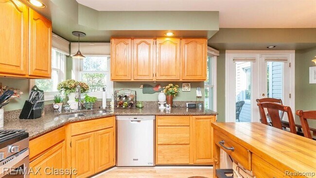 Building Photo - AVAILABLE - Waterfront Home!