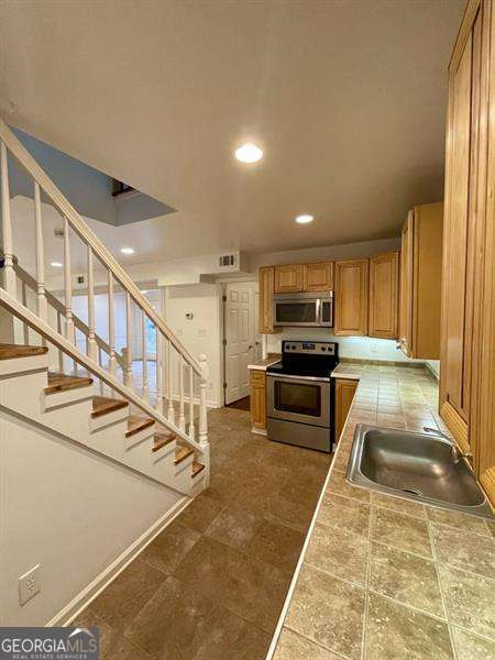 Building Photo - 8940 Bay Dr