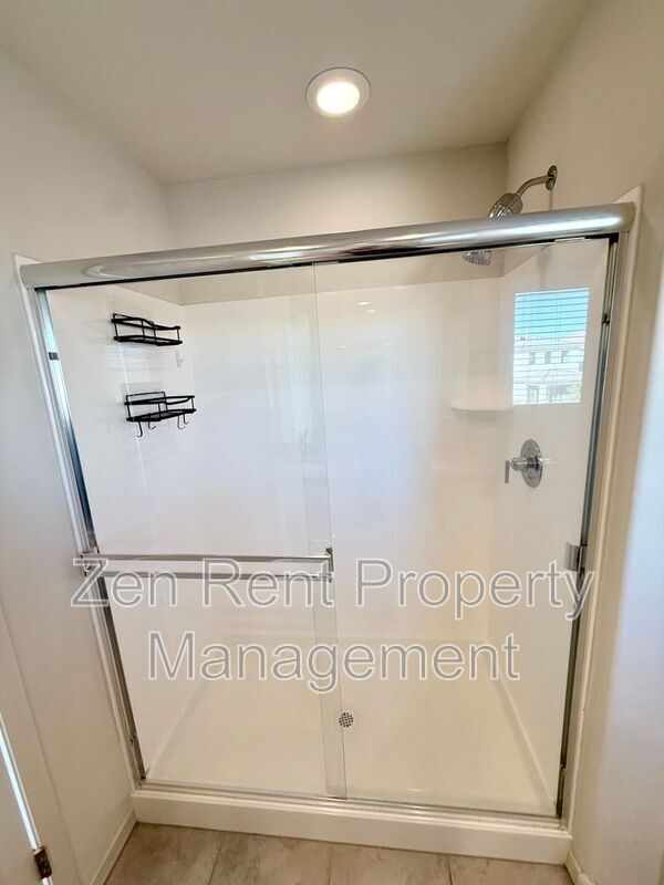 Building Photo - 32209 Daylight Dr