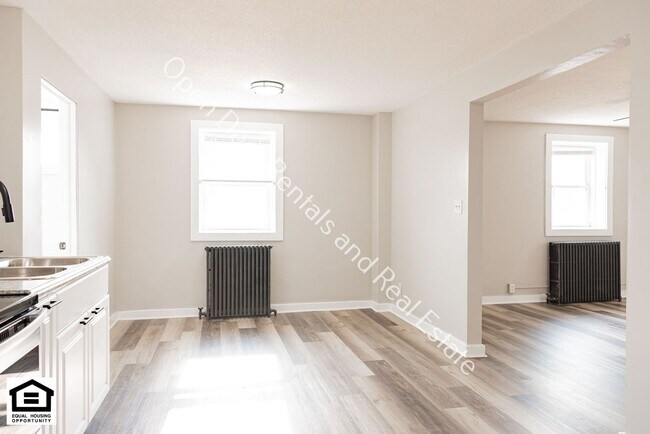 Building Photo - 202 N Jackson St