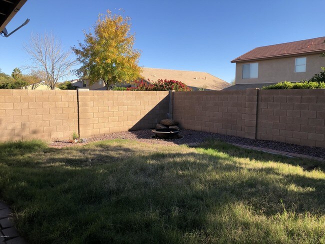 Building Photo - 1553 E Oakland St