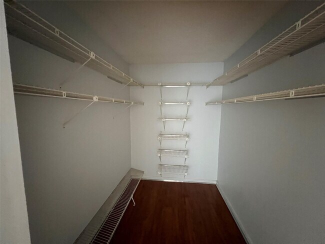 Building Photo - 14747 Cumberland Dr