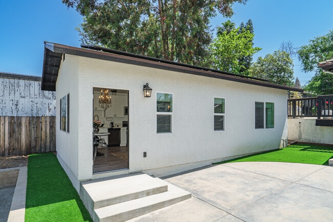 Primary Photo - 9932 Sierra Madre Rd