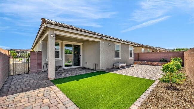 Building Photo - 5827 Casa Branca St