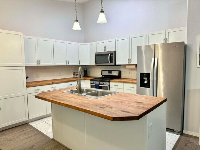 Building Photo - 17529 Silverwood Way