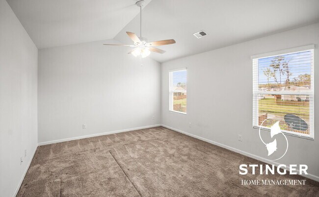 Building Photo - 38 Chestnut St