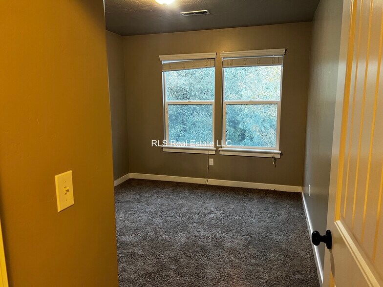 Building Photo - 122 S 1800 W
