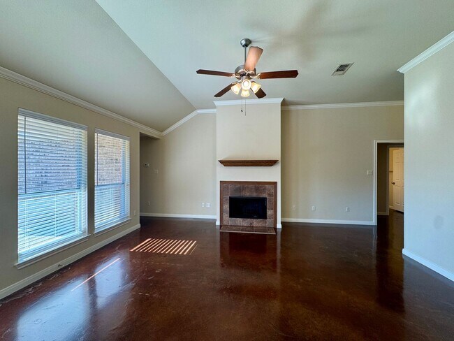 Building Photo - 3BR / 2BA Duplex in Hewitt, Texas | Midway ISD *Leasing Special Available*