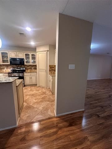 Building Photo - 809 Essex Dr