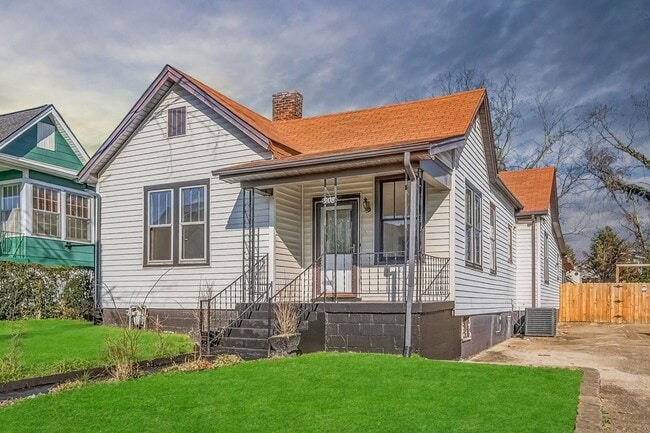 Building Photo - 908 Gilmore Ave