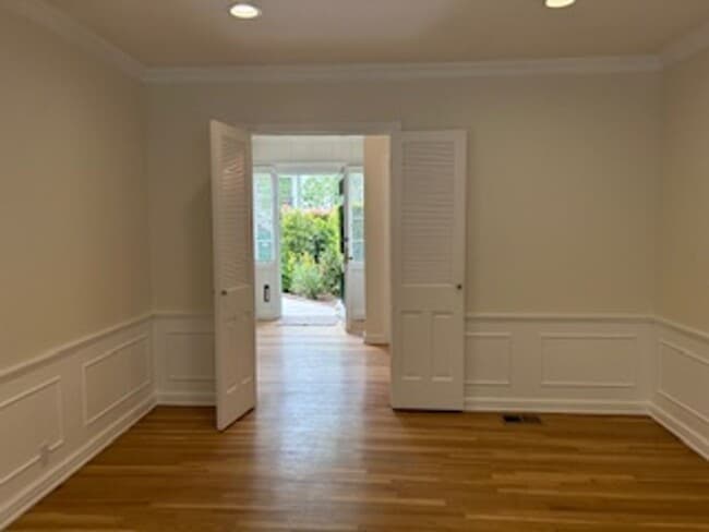 Building Photo - 9750 Newman St