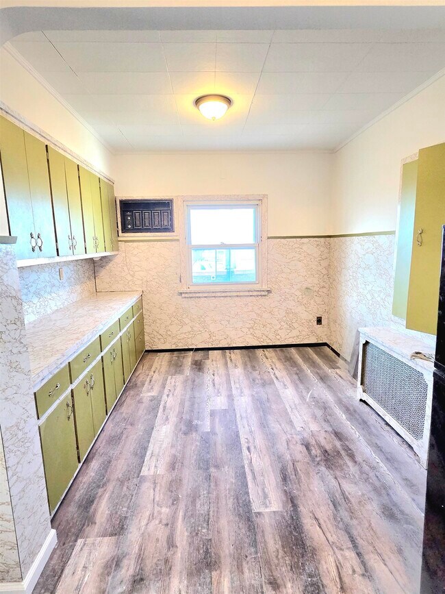 Building Photo - 1202 Hillside Pl