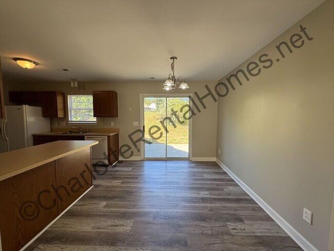 Building Photo - Nice 3 bedroom 2.5 bath home in Charlotte!