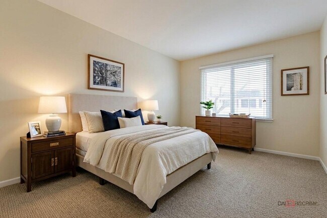 Building Photo - 3004 Roberts Dr