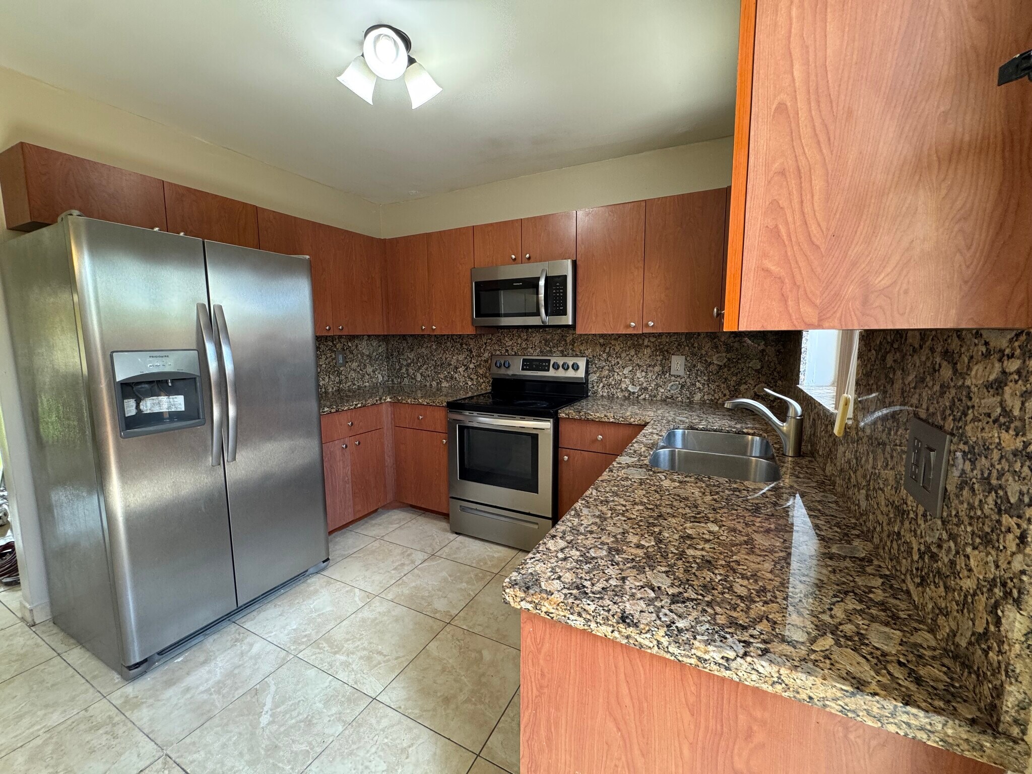 Building Photo - 6133 Buchanan St