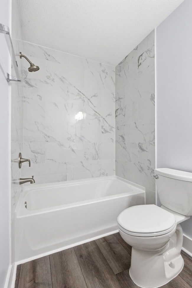Building Photo - Fully Renovated and Move-In Ready Rental!