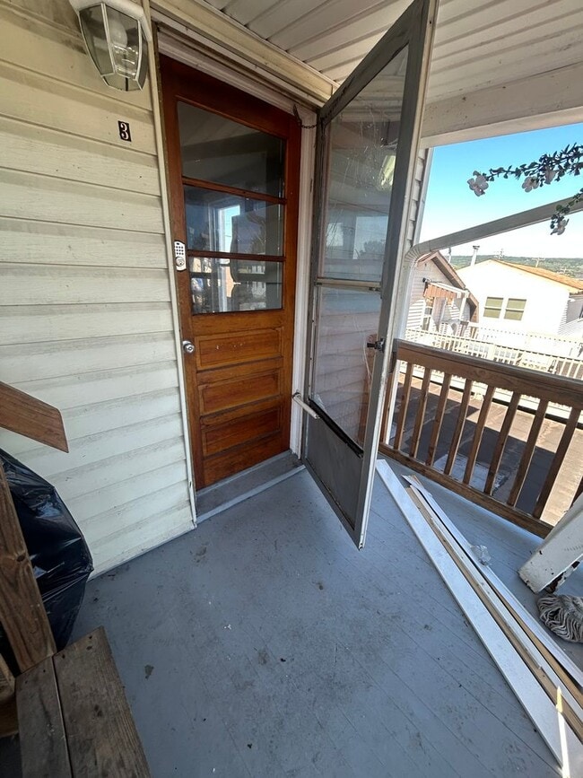 Building Photo - NO SECURITY DEPOSIT REQUIRED! One Bedroom Apartment in Kingston!