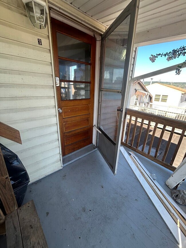 Building Photo - One Bedroom Apartment in Kingston! Security Deposit Waived