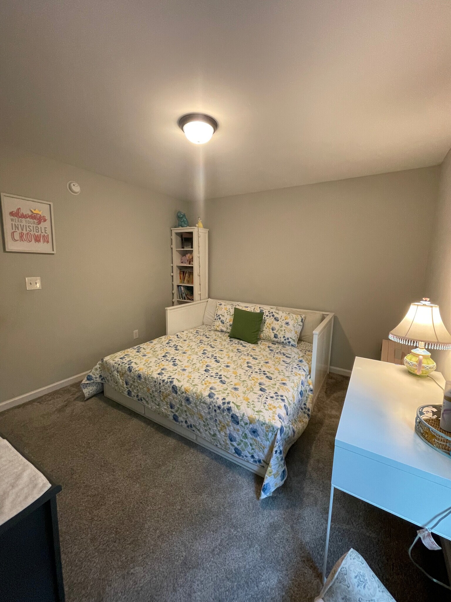 Building Photo - Room in House on E Webber Ln