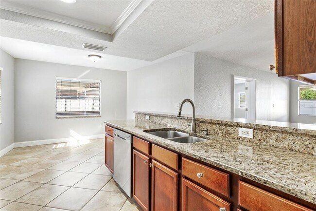 Building Photo - 8005 Pepperidge Ln