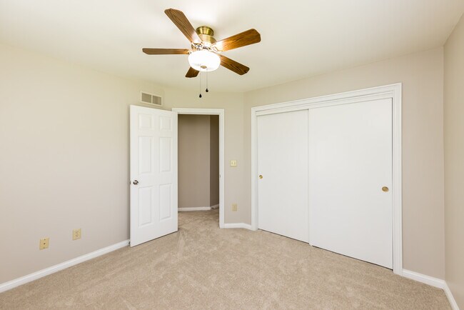 Building Photo - 5558 Parker Hill Ln