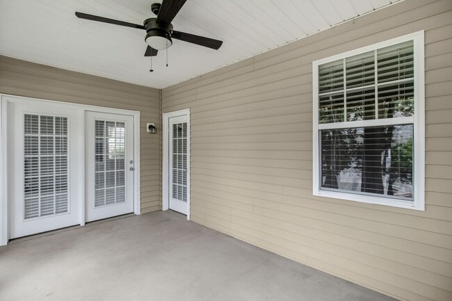 Building Photo - Beautiful Maintanance-Free 3 bedrooms 3 FU...