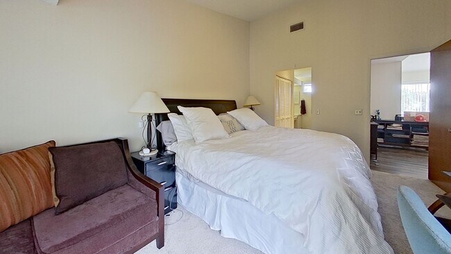 Building Photo - Furnished Unit in Fountain Gate Condo Asso...
