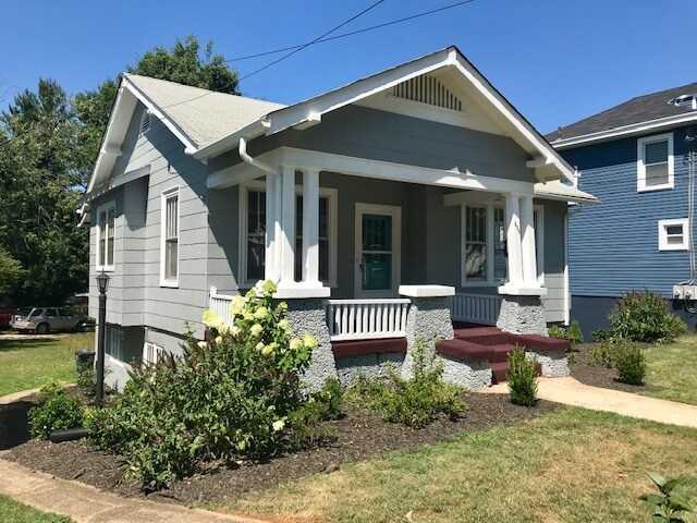 Building Photo - 306 Oakridge Blvd