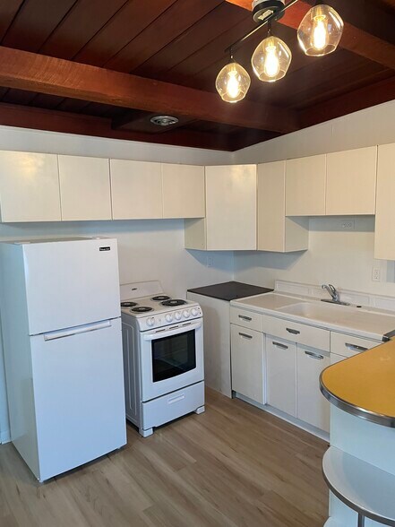 Building Photo - 1110 NW Harrison Blvd