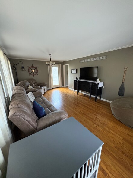 Building Photo - 357 Bayview Dr