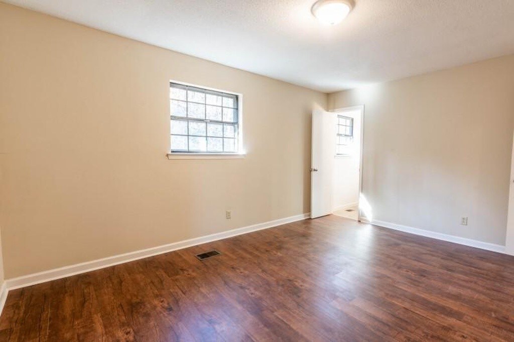 Building Photo - 306 Crisman St