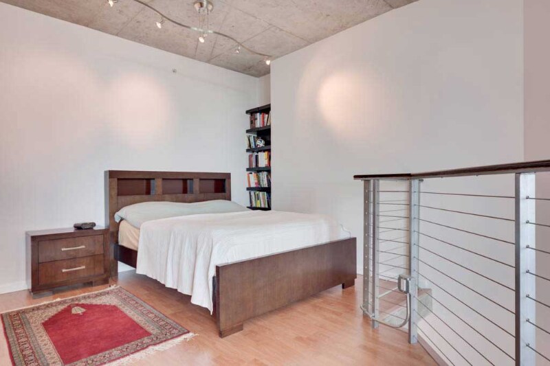 Building Photo - 690 SW 1st Ct