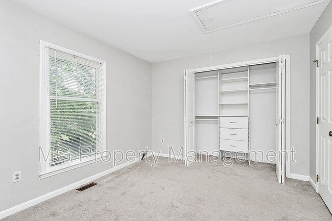 Building Photo - 226 S Clarkson St