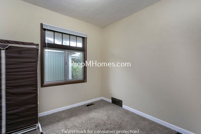Building Photo - 6721 SE 84th Ave