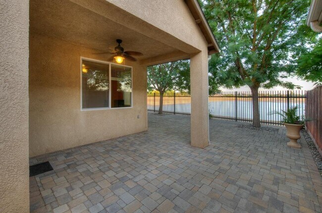 Building Photo - Updated North Clovis 3/2