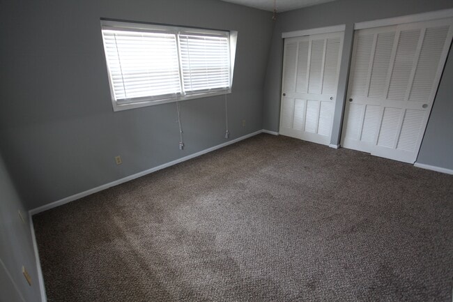 Building Photo - Remodeled 5bed/3.5 Bath House!