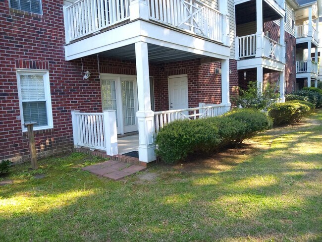 Building Photo - 3 Bedroom Condo in Kings Grant w/ Luxury Updates!