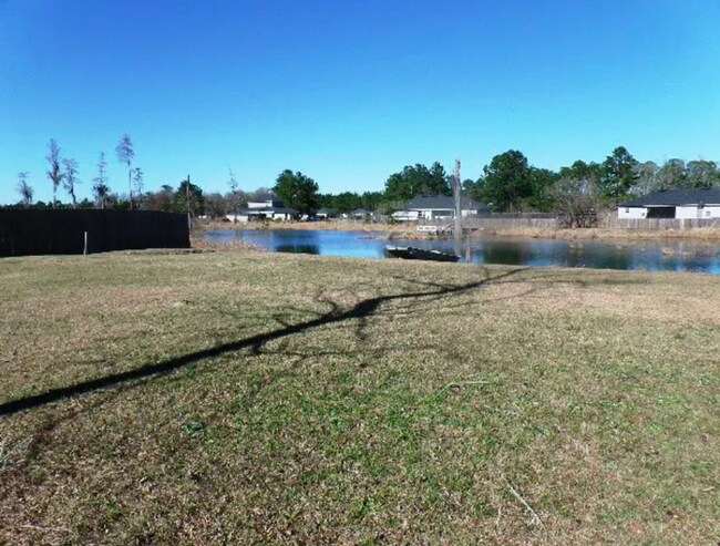 Building Photo - Charming 3BR Home with Open Floor Plan, Screened Porch & Covered Front Porch in Lakeland