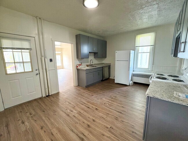 Building Photo - NWA - Owner Contribution Needed - 539 &amp; 541 S Market St