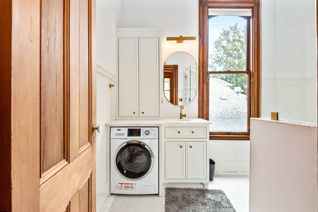 Building Photo - 2234 NW Johnson St